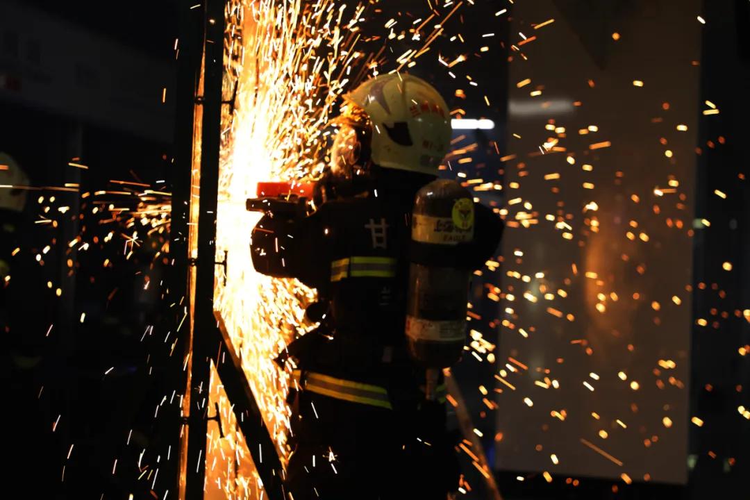 消防員在滅火搶險(xiǎn)救援中的自我防護(hù)